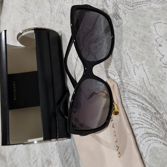 SOLD--Women's BVLGARI Sunglasses - Picture 5 of 5